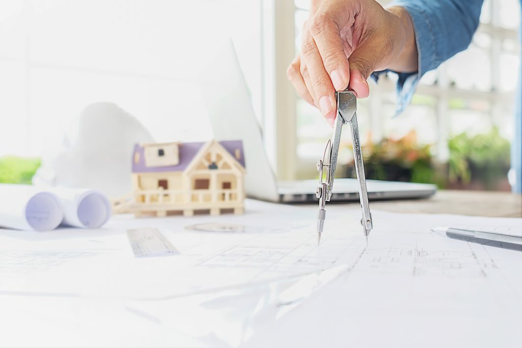 Dom parterowy czy piętrowy